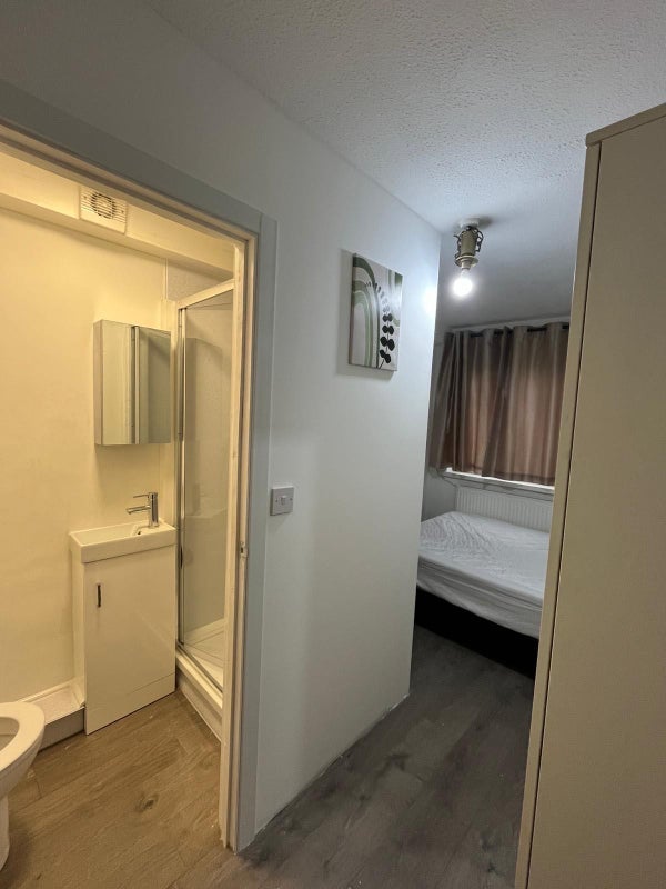 Room Wager Street in Greater London