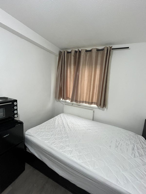 Room Wager Street in Greater London