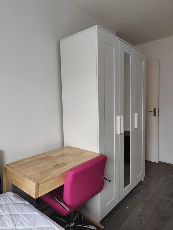 Room Wager Street in Greater London
