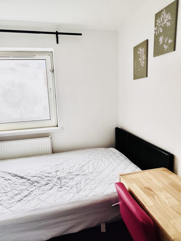 Room Wager Street in Greater London