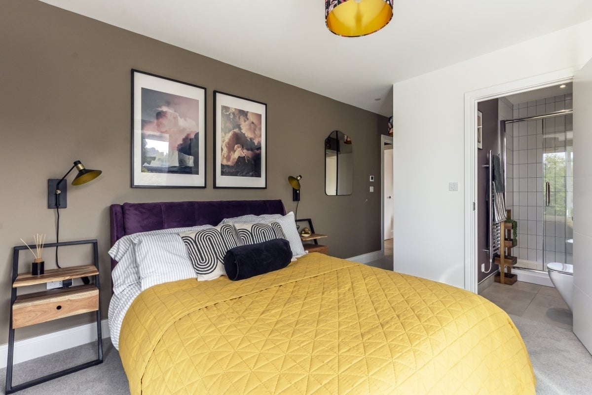 Flat Desborough Road in High Wycombe