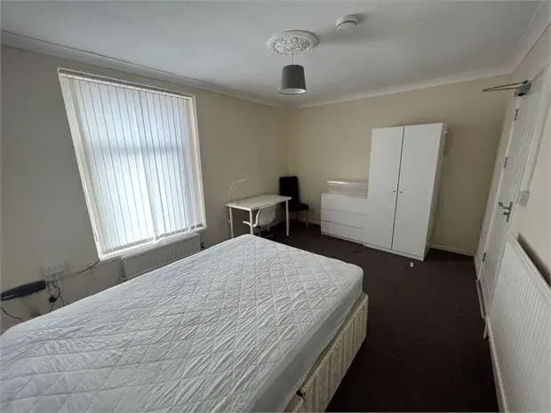 Room Richardson Street in Swansea