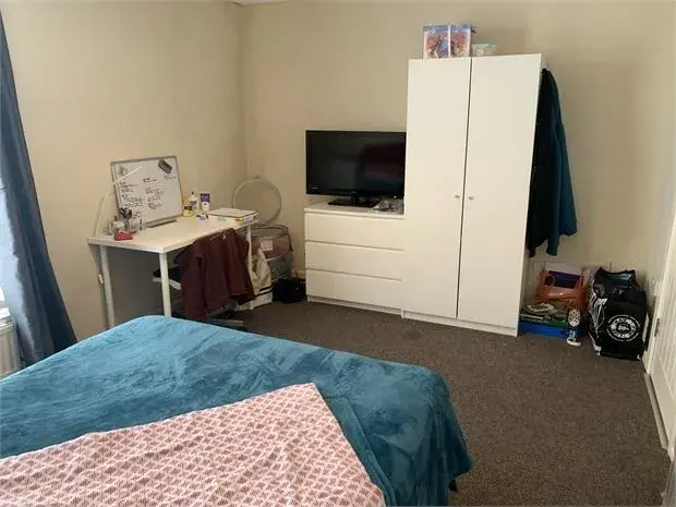 Room Richardson Street in Swansea