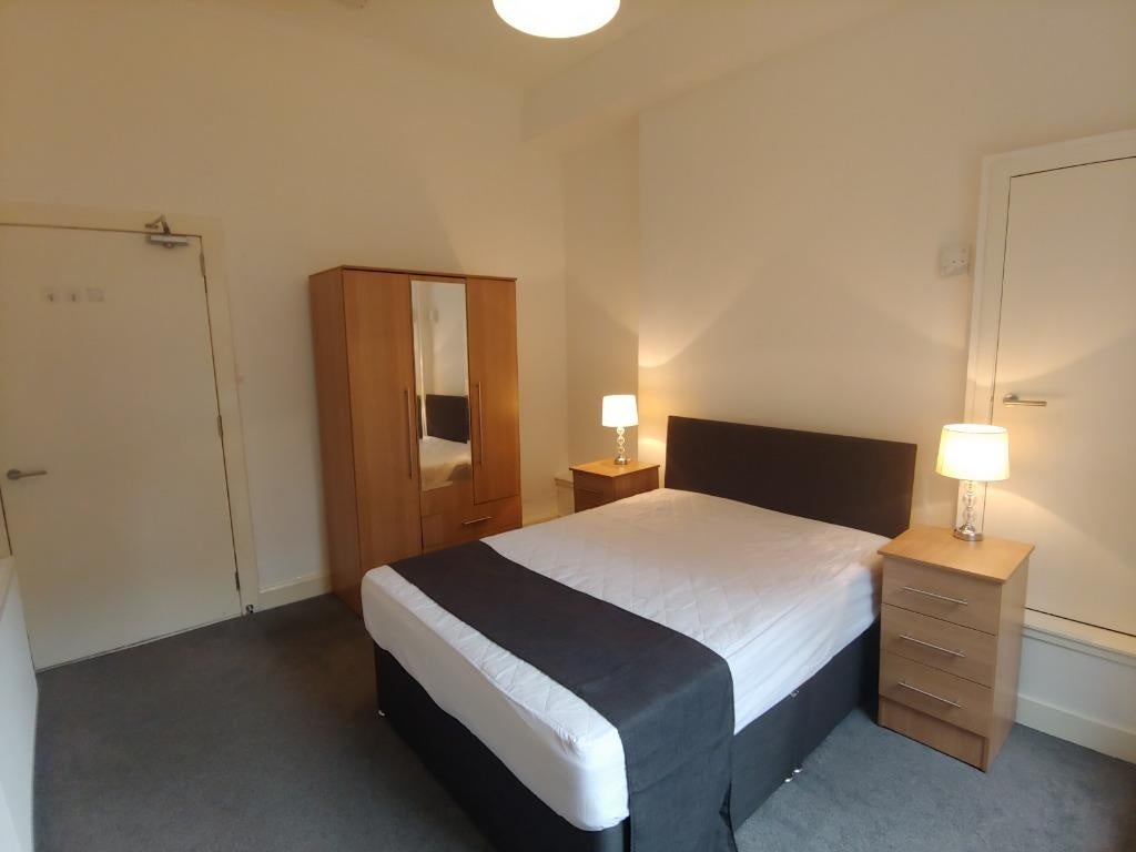 Flat Roseburn Street in City of Edinburgh