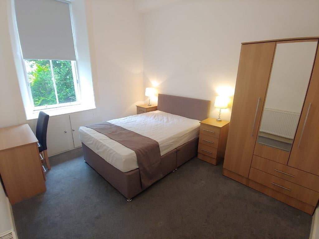Flat Roseburn Street in City of Edinburgh