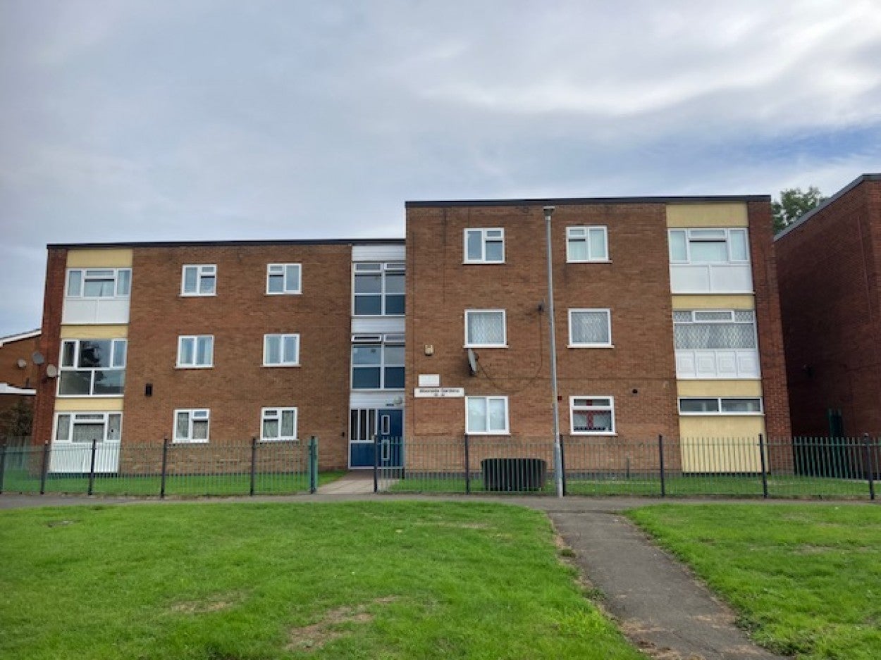 Flat Moorside Gardens in Bloxwich