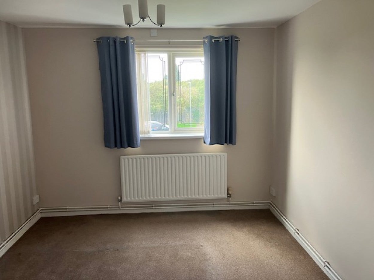 Flat Moorside Gardens in Bloxwich