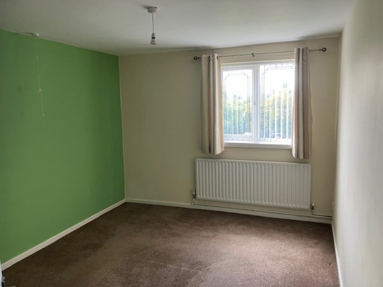 Flat Moorside Gardens in Bloxwich