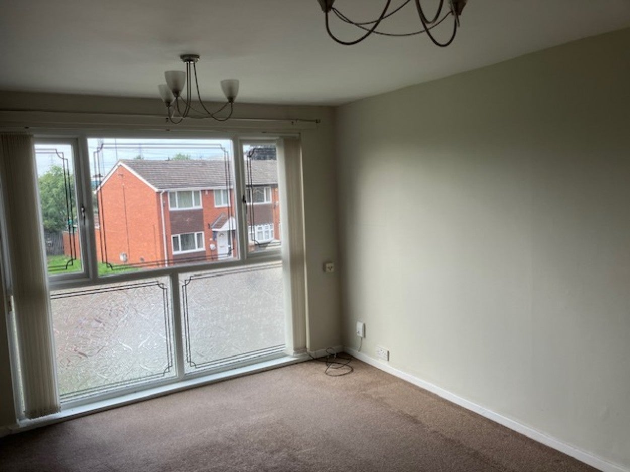 Flat Moorside Gardens in Bloxwich