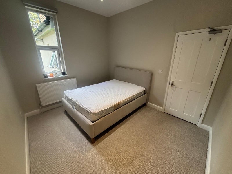Room Lugard Road in Greater London