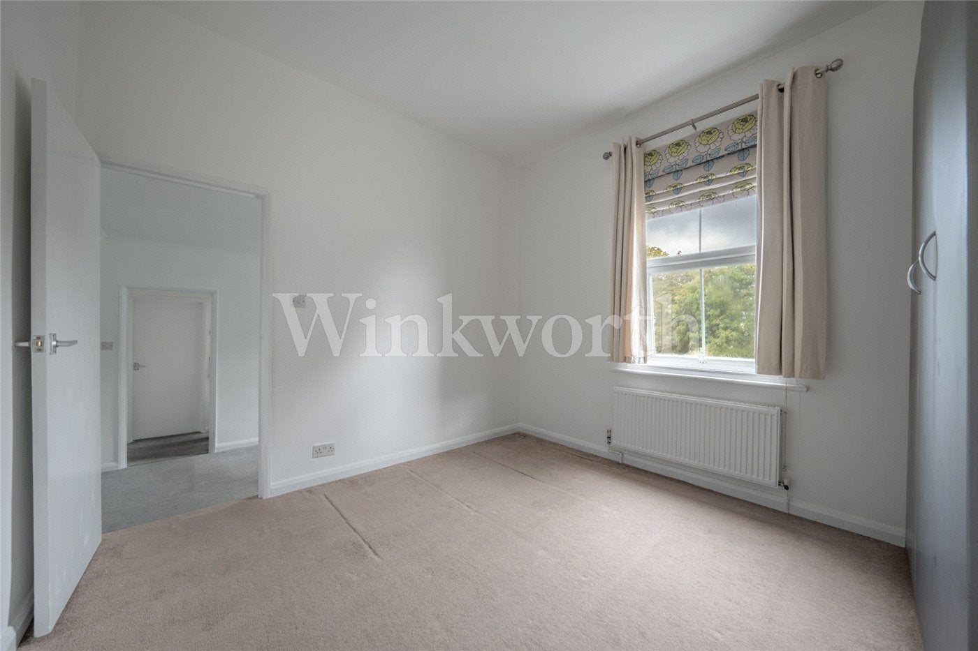 Flat Sunningfields Road in Greater London