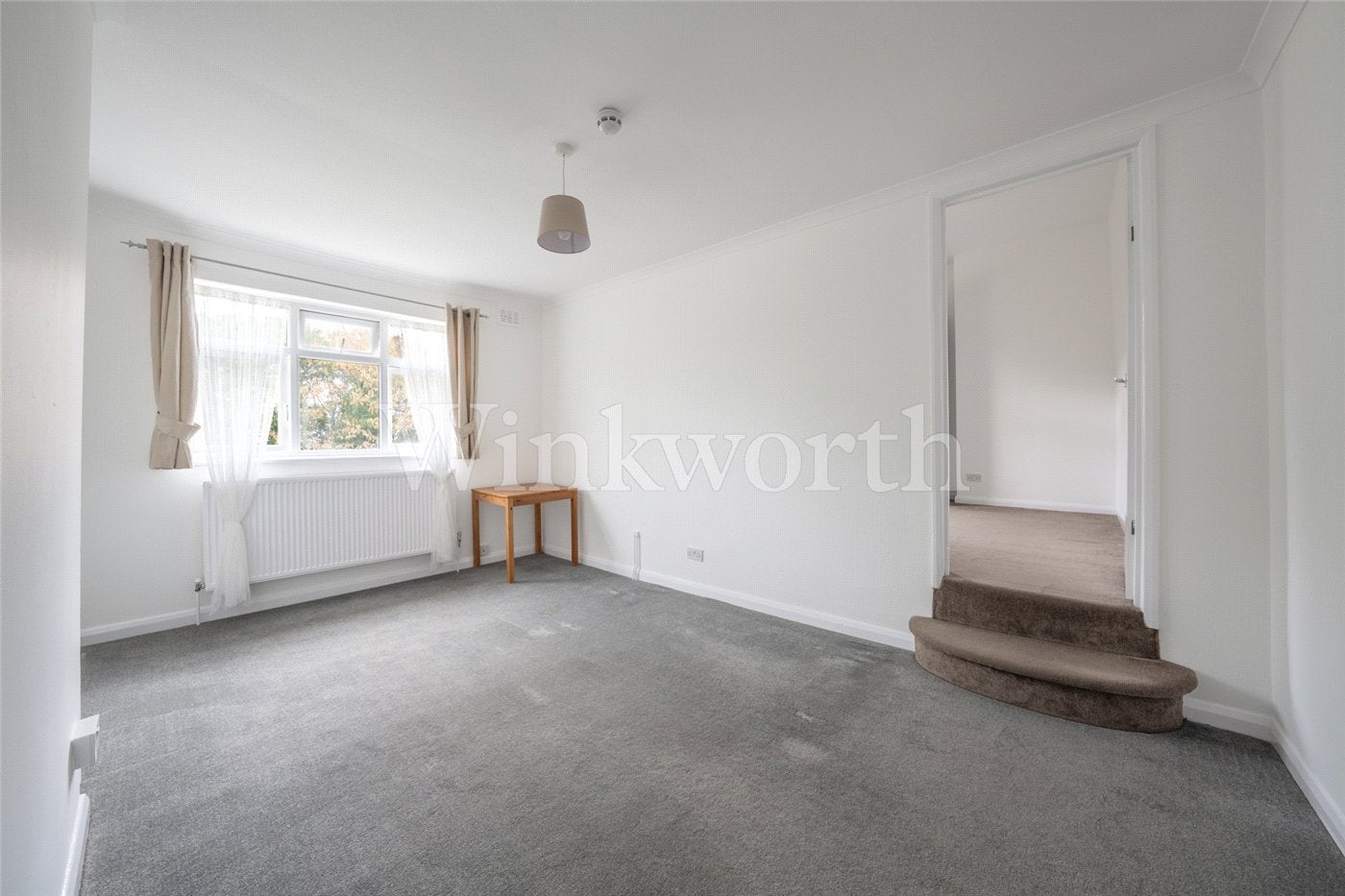 Flat Sunningfields Road in Greater London