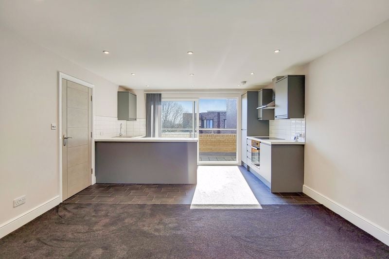 Flat Broadway in Greater London