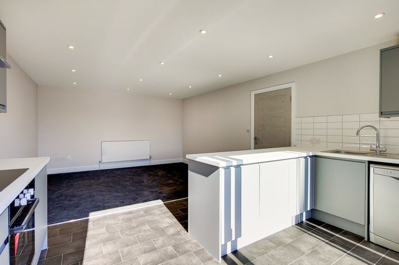 Flat Broadway in Greater London