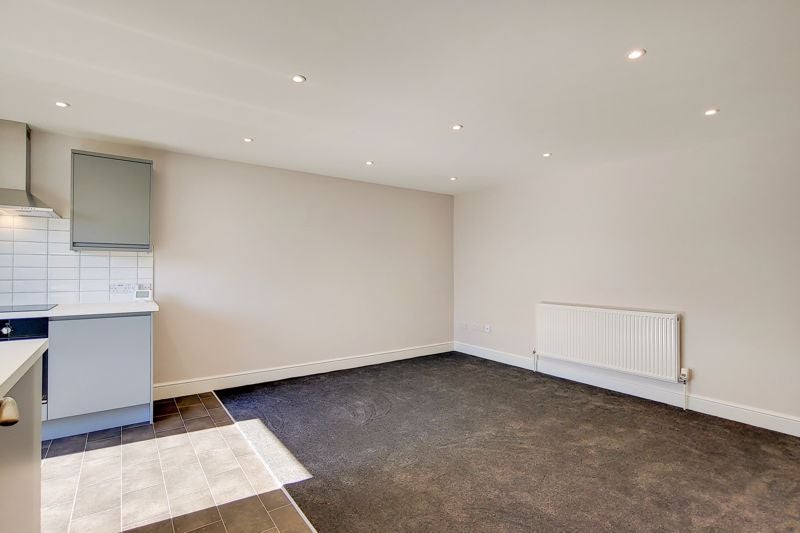 Flat Broadway in Greater London