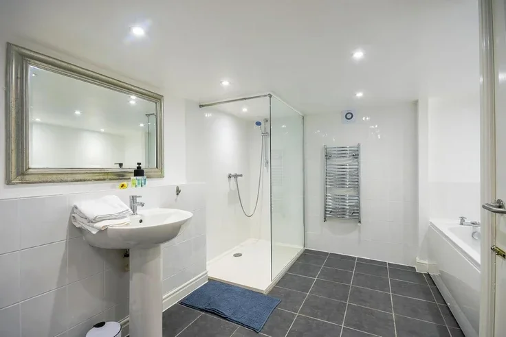 Flat Oaktree Court in Chester