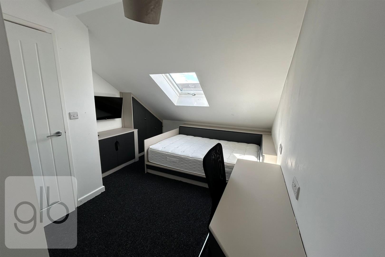 Room Humber Avenue in Coventry
