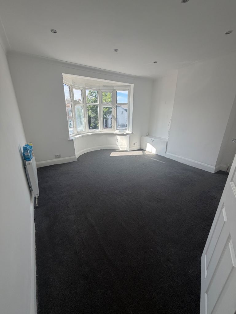 Flat Chigwell Road in Greater London