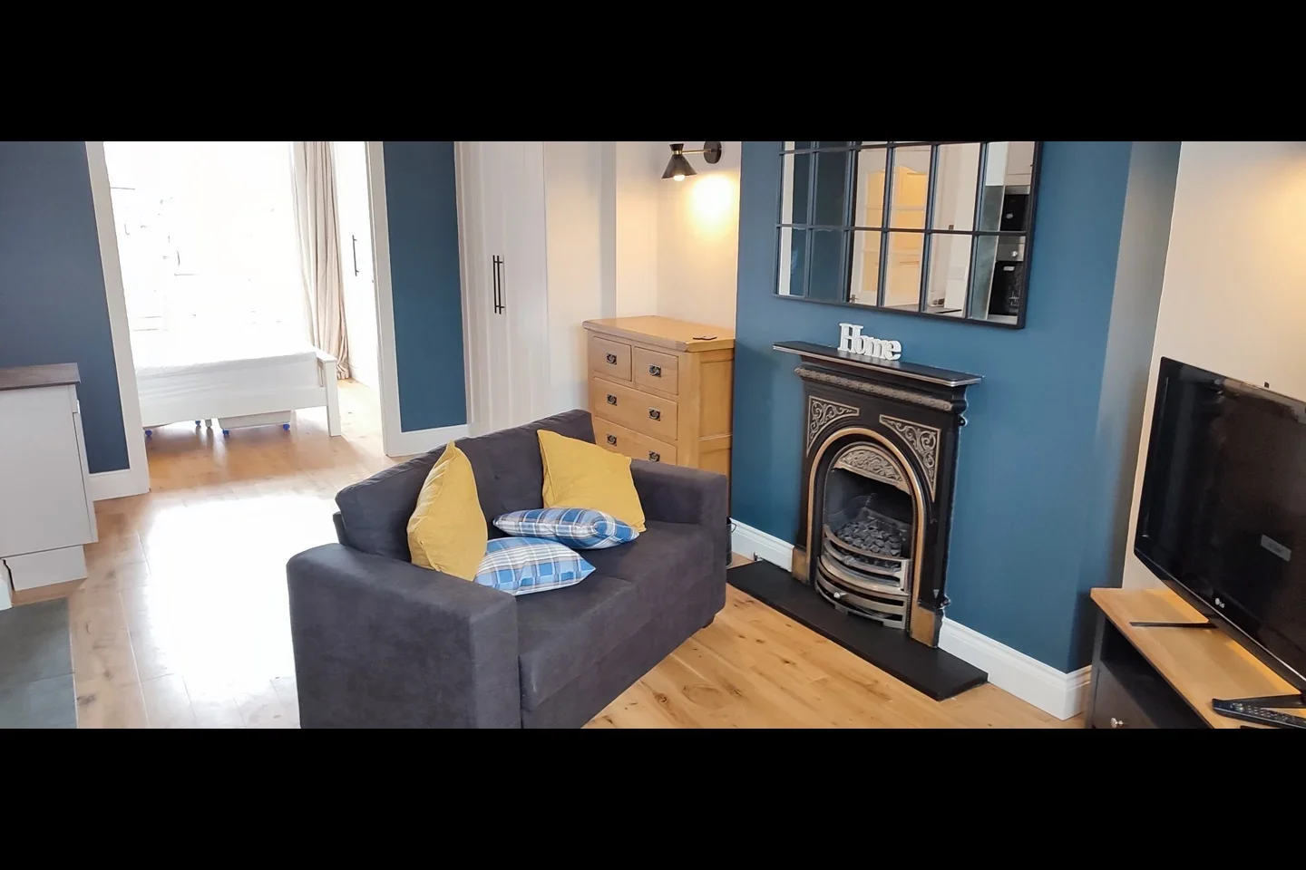 Flat Montague Avenue in Greater London
