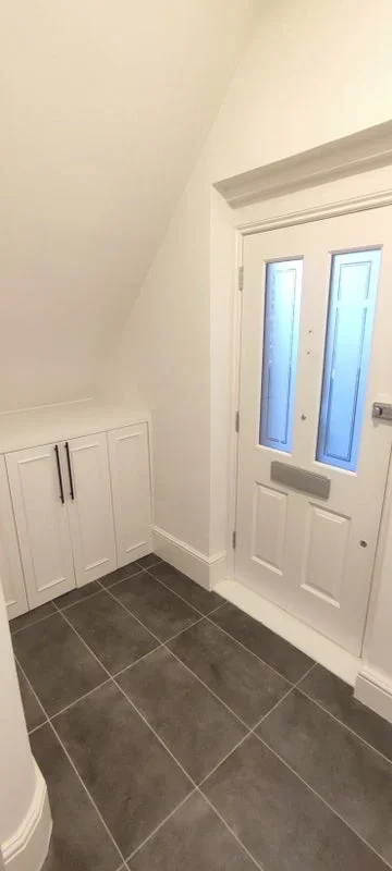 Flat Montague Avenue in Greater London