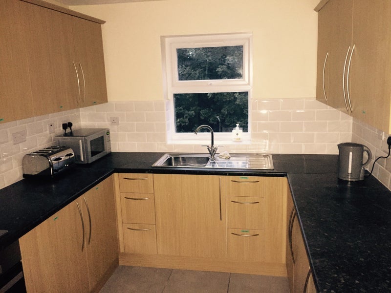 Room Tewson Road in Greater London