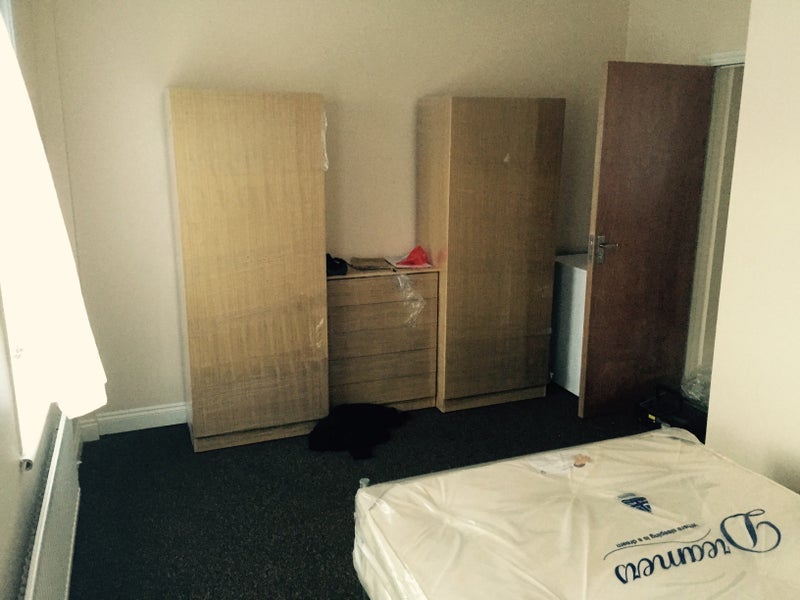 Room Tewson Road in Greater London