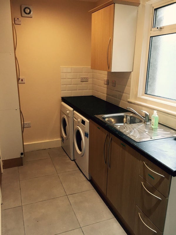 Room Tewson Road in Greater London