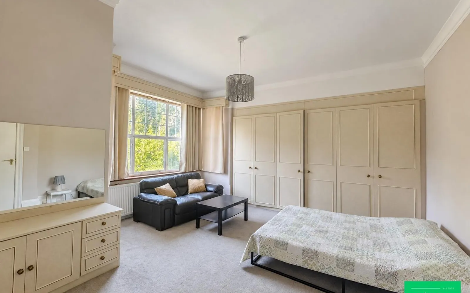Room Friern Barnet Lane in Greater London