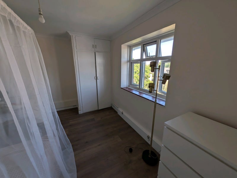 Room Mitcham Lane in Greater London