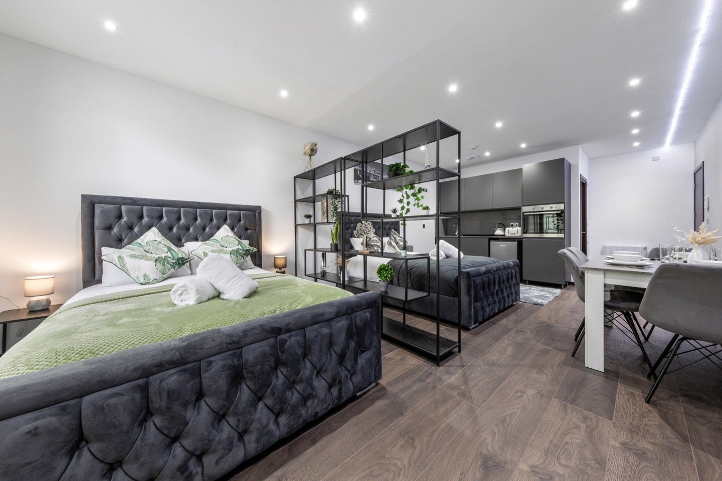 Flat Armitage Road in Greater London