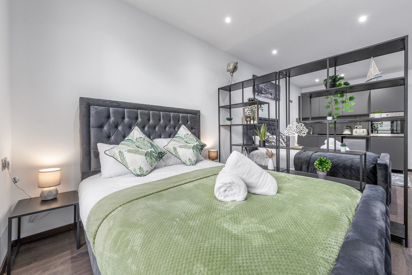 Flat Armitage Road in Greater London