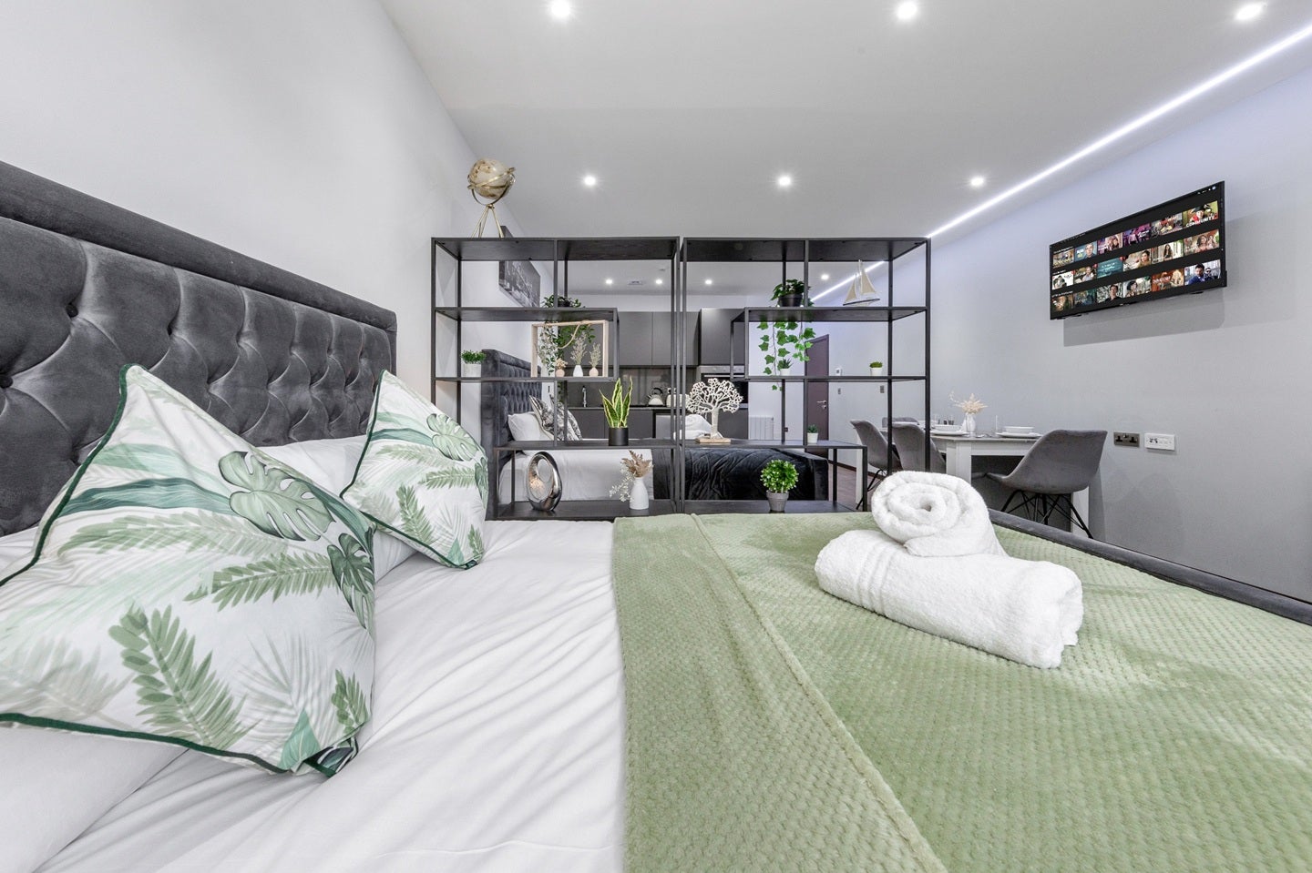 Flat Armitage Road in Greater London