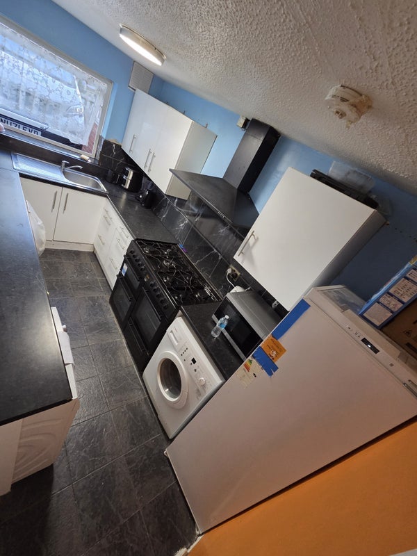 Room Eleanor Walk in Greater London