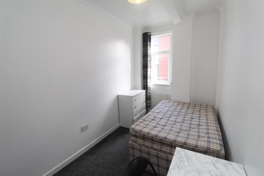 Room Whitchurch Road in Cardiff