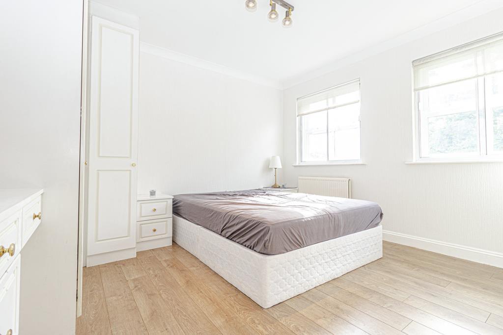 Flat Sunningfields Road in Greater London