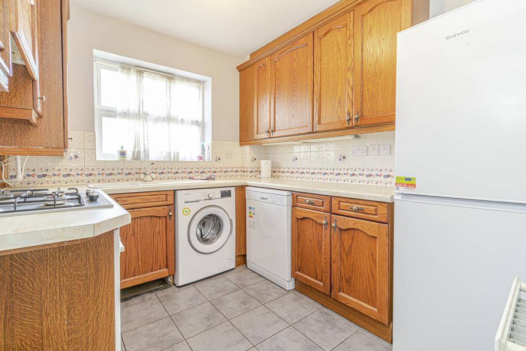 Flat Sunningfields Road in Greater London