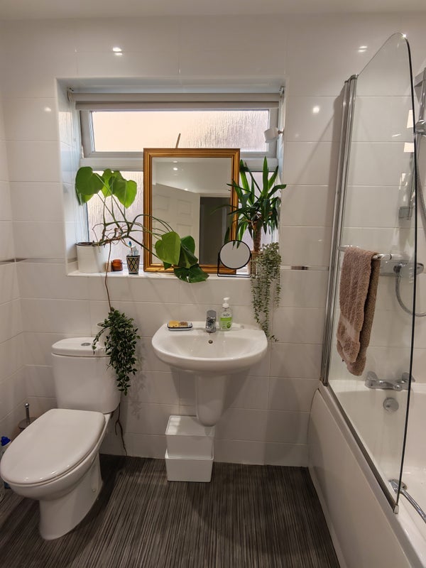 Room Mays Avenue in Gedling