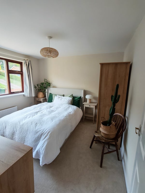Room Mays Avenue in Gedling
