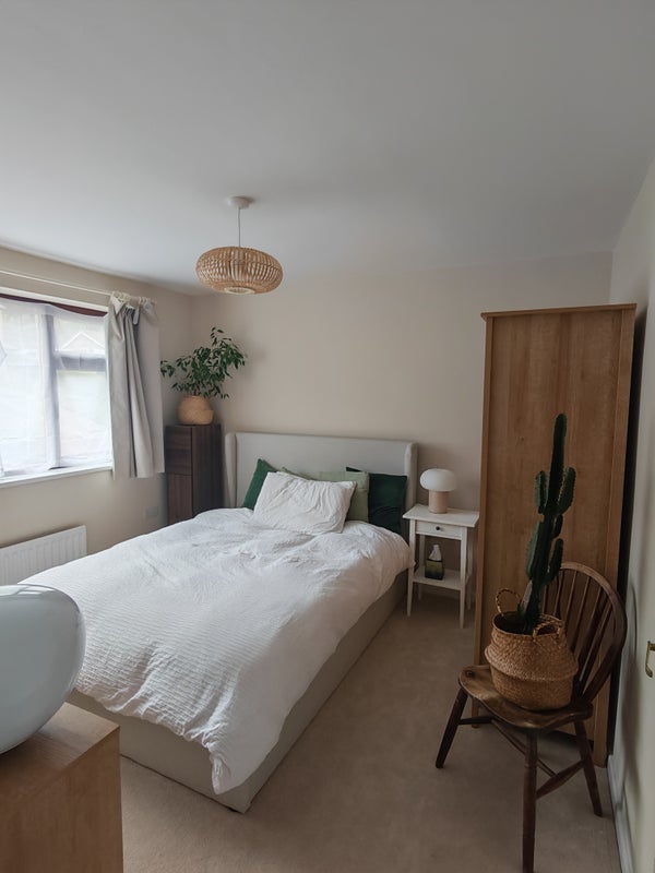 Room Mays Avenue in Gedling