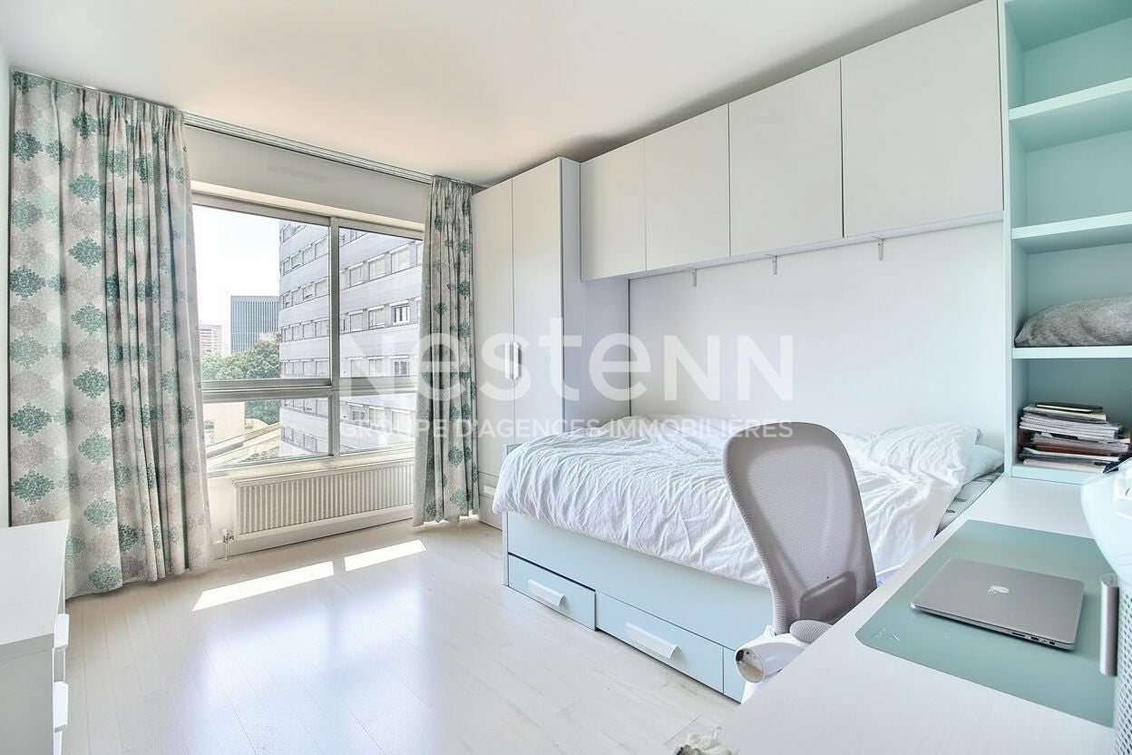 Flat Rue de l'Alma in Courbevoie