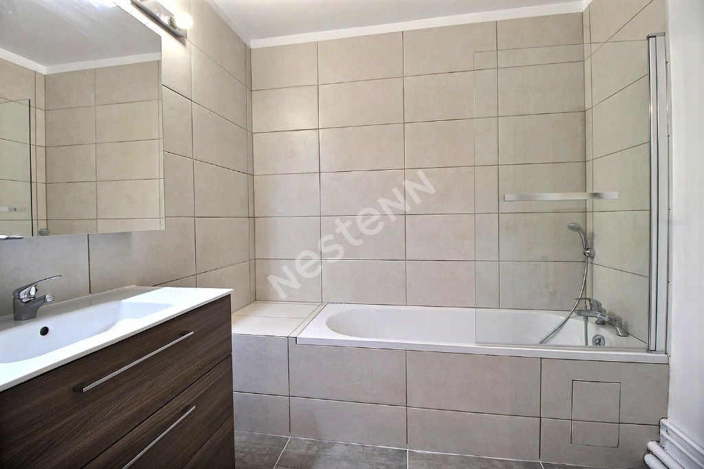 Flat Rue de l'Alma in Courbevoie