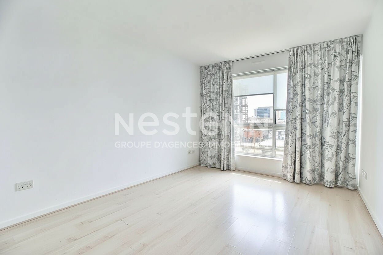 Flat Rue de l'Alma in Courbevoie