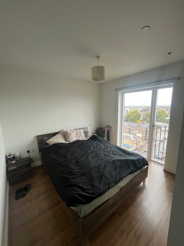 Flat Aviary Close in Greater London
