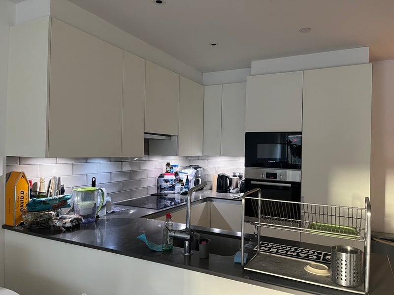 Flat Aviary Close in Greater London