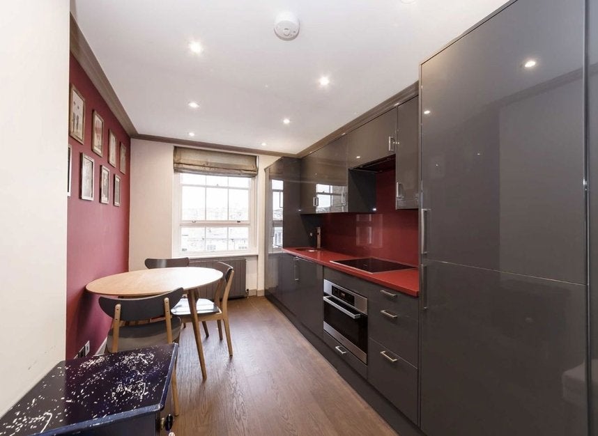 Flat Walton Street in Greater London