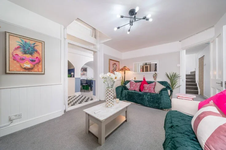 Flat Ifield Road in Greater London