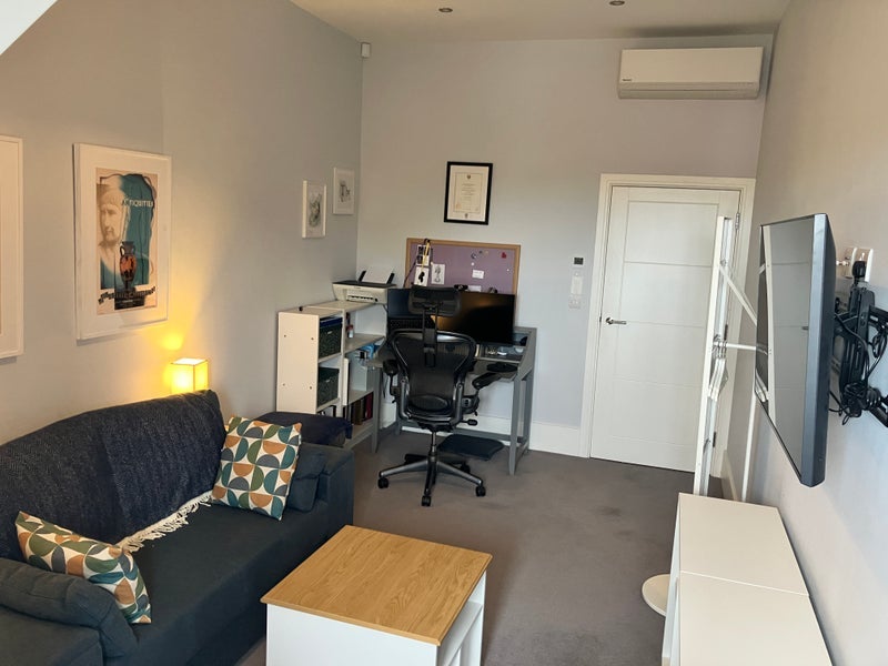 Flat Russell Hill in Greater London