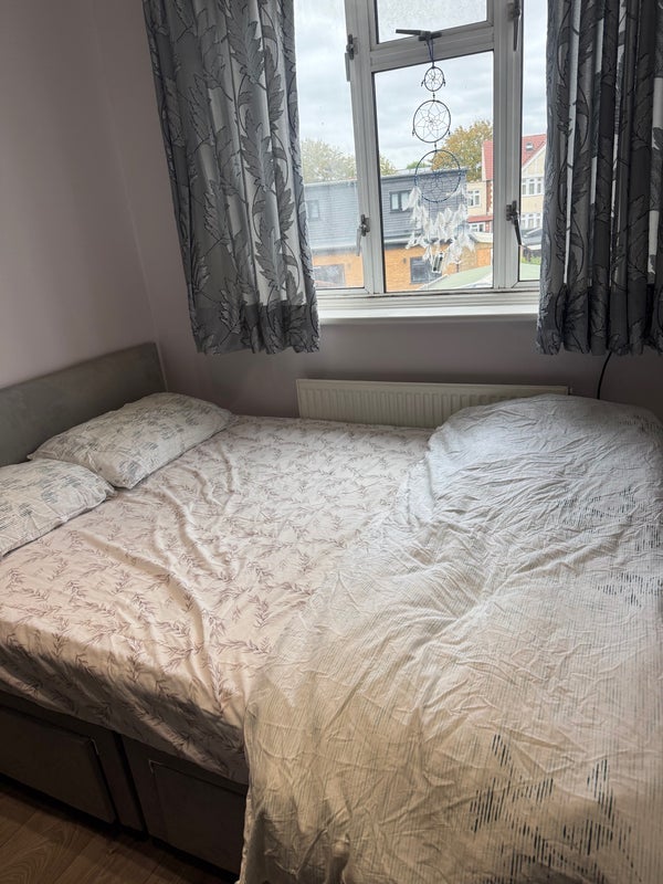 Room Tamworth Lane in Greater London