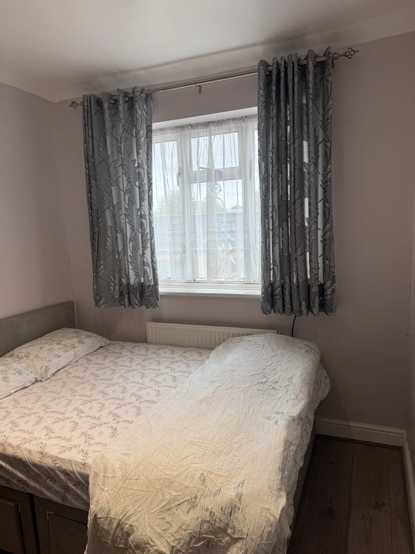 Room Tamworth Lane in Greater London