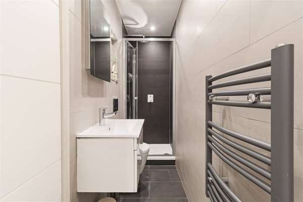 Flat Alleyn Court in City of Westminster